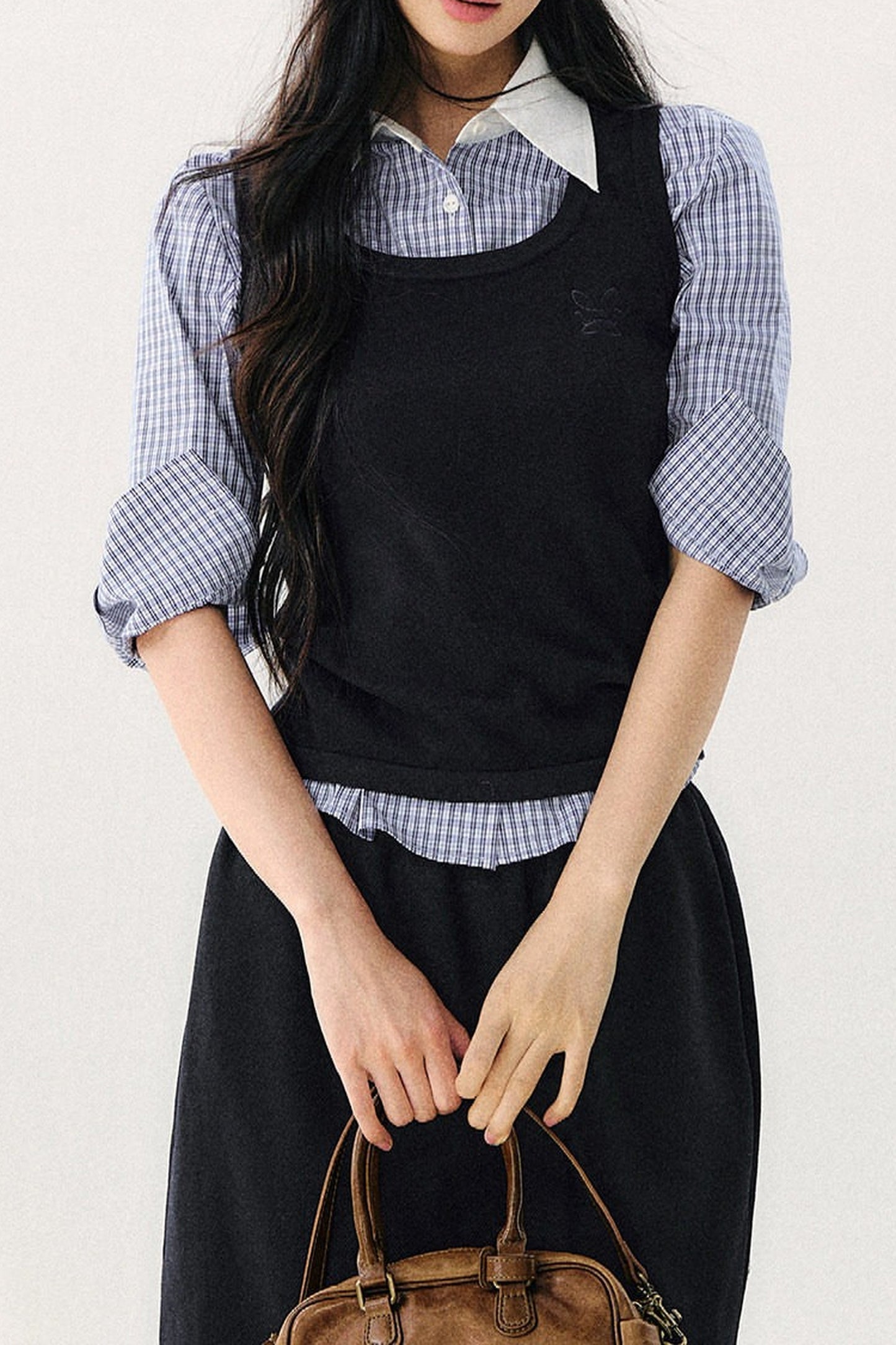 Ensemble vintage avec chemise à carreaux, gilet et jupe