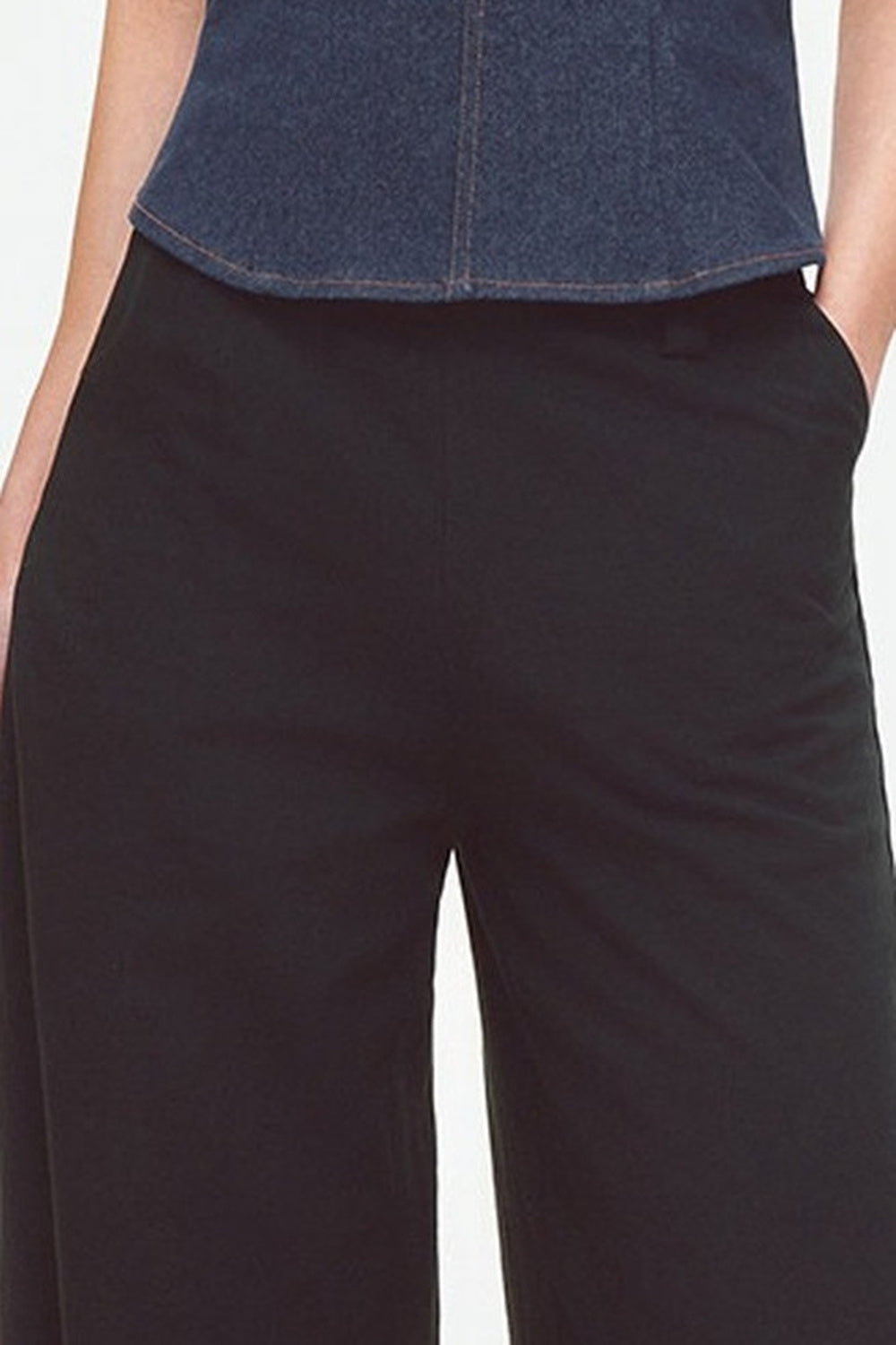 Top all'americana in denim con cuciture a contrasto e schiena scoperta