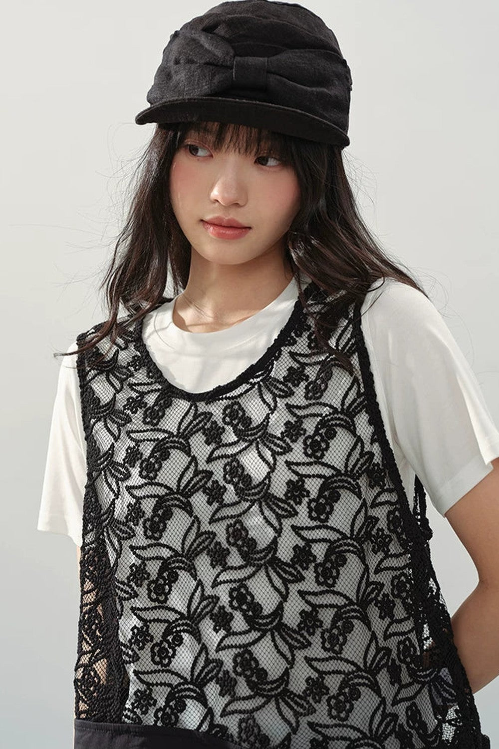 Gilet Nero Ricamato con Ritagli