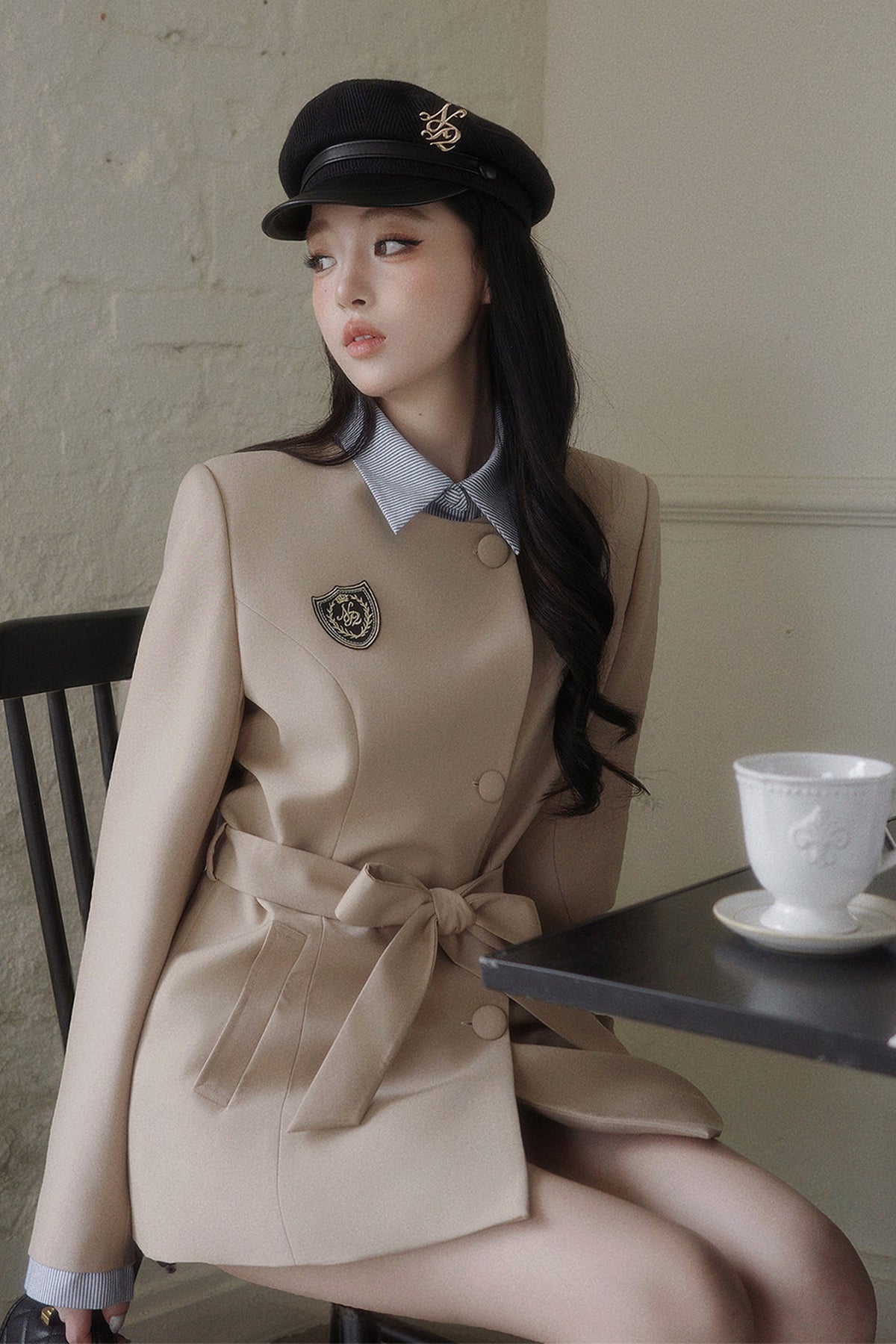 Taillierter Blazer mit Schleife