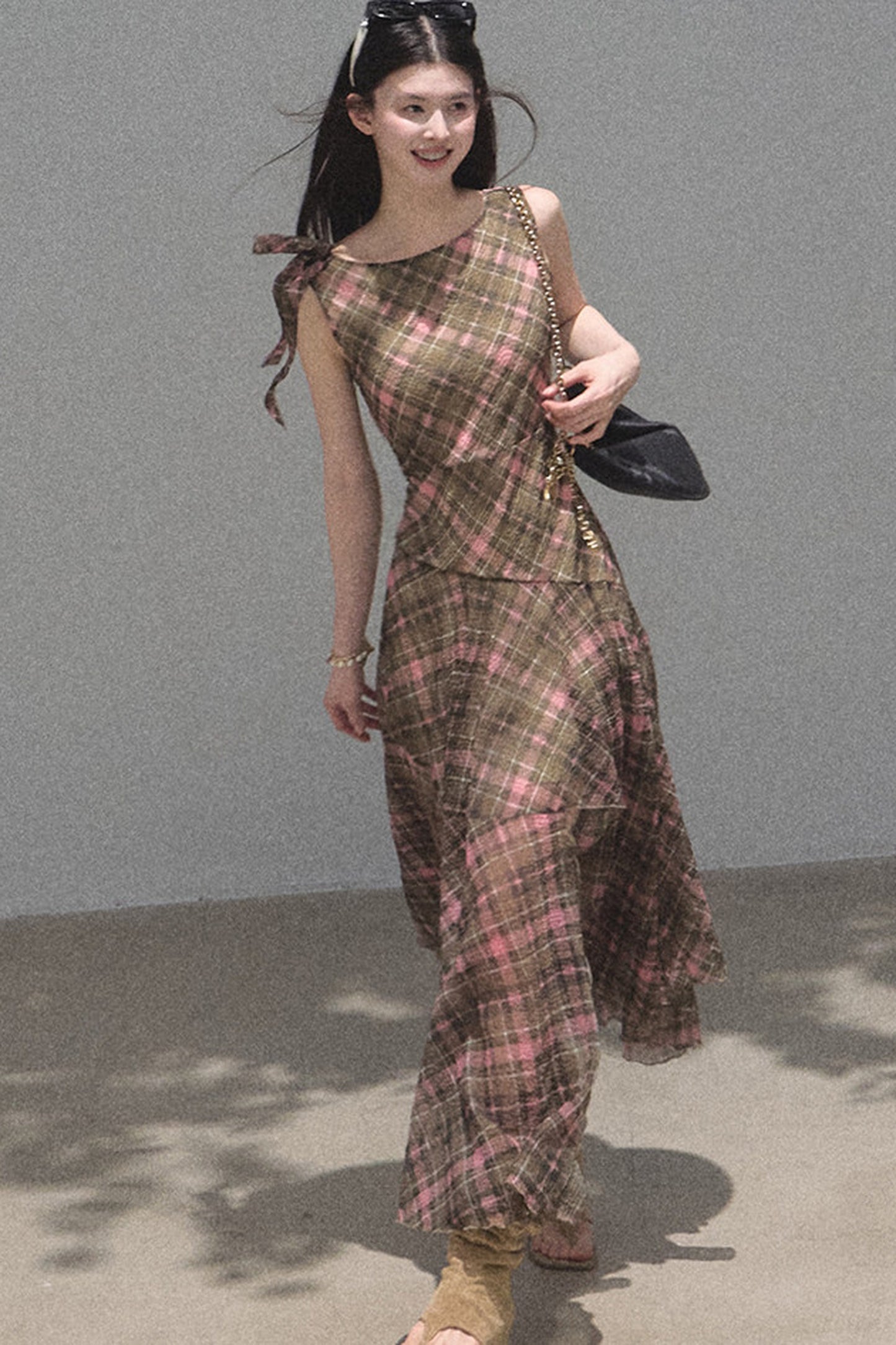 Asymmetrisches schulterfreies Kleid im Farbblock-Design
