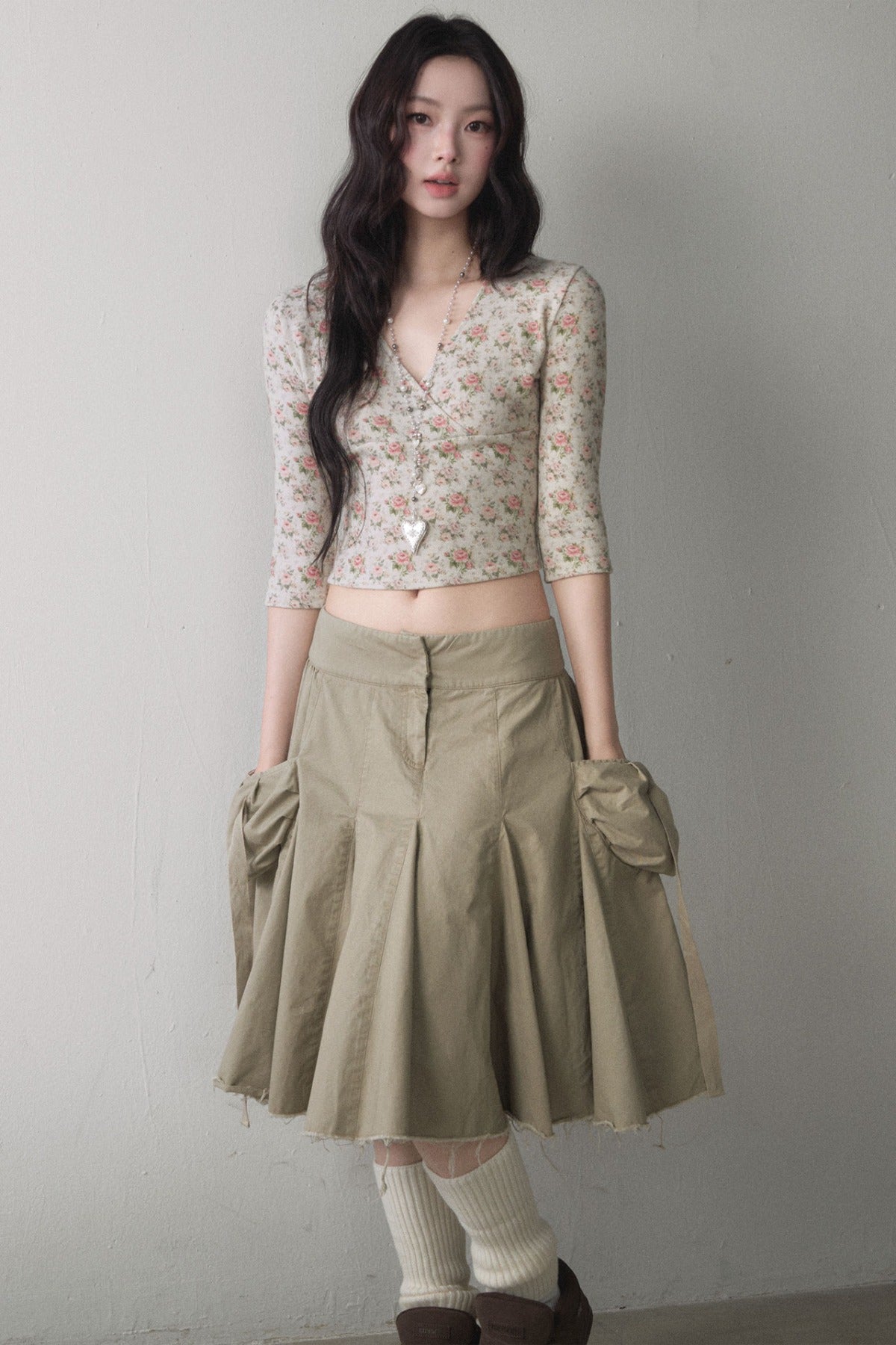 Rose Print Mid-Sleeve V-Neck Base Layer Top