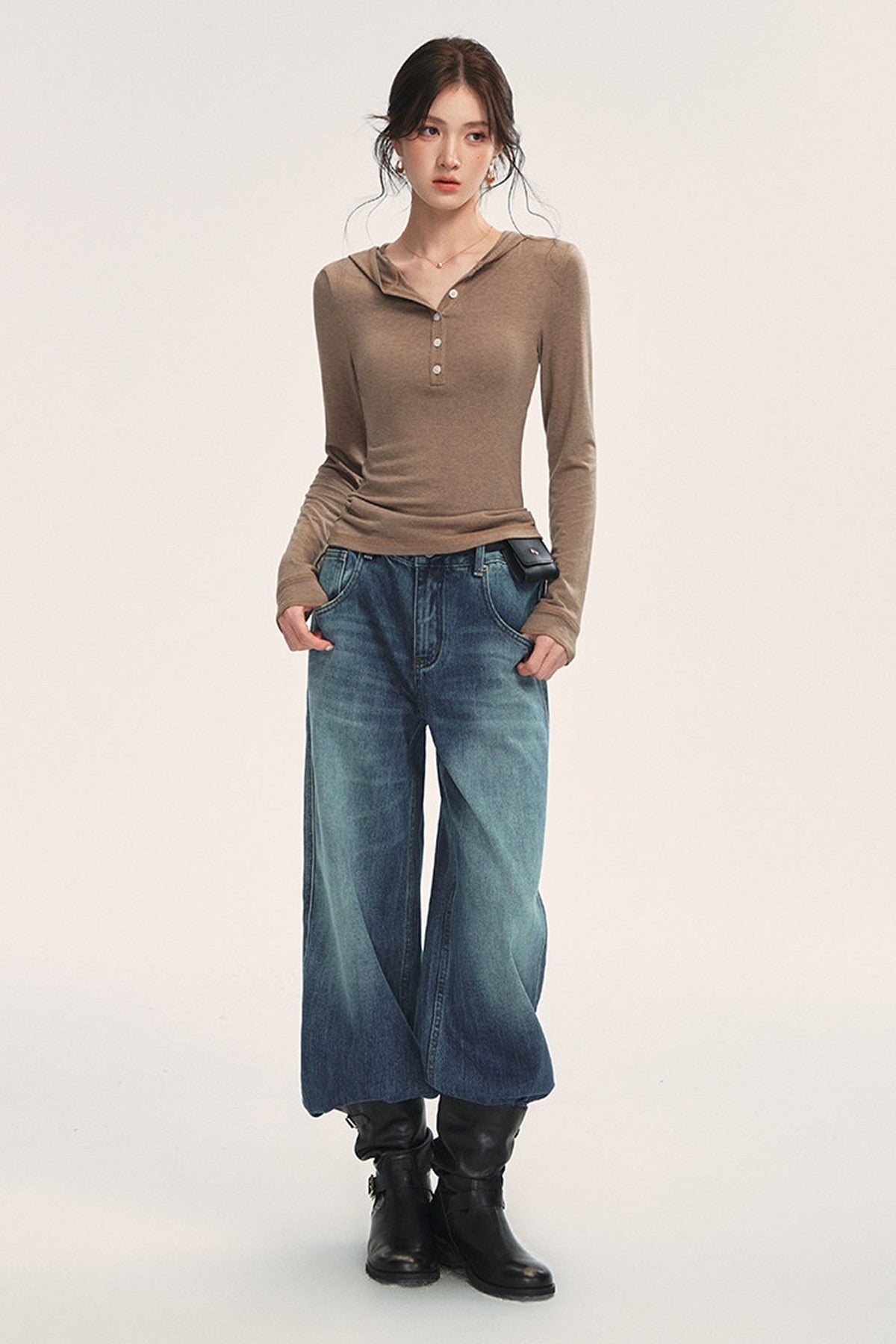 Elastisches T-Shirt mit Kapuze aus Wollmischung