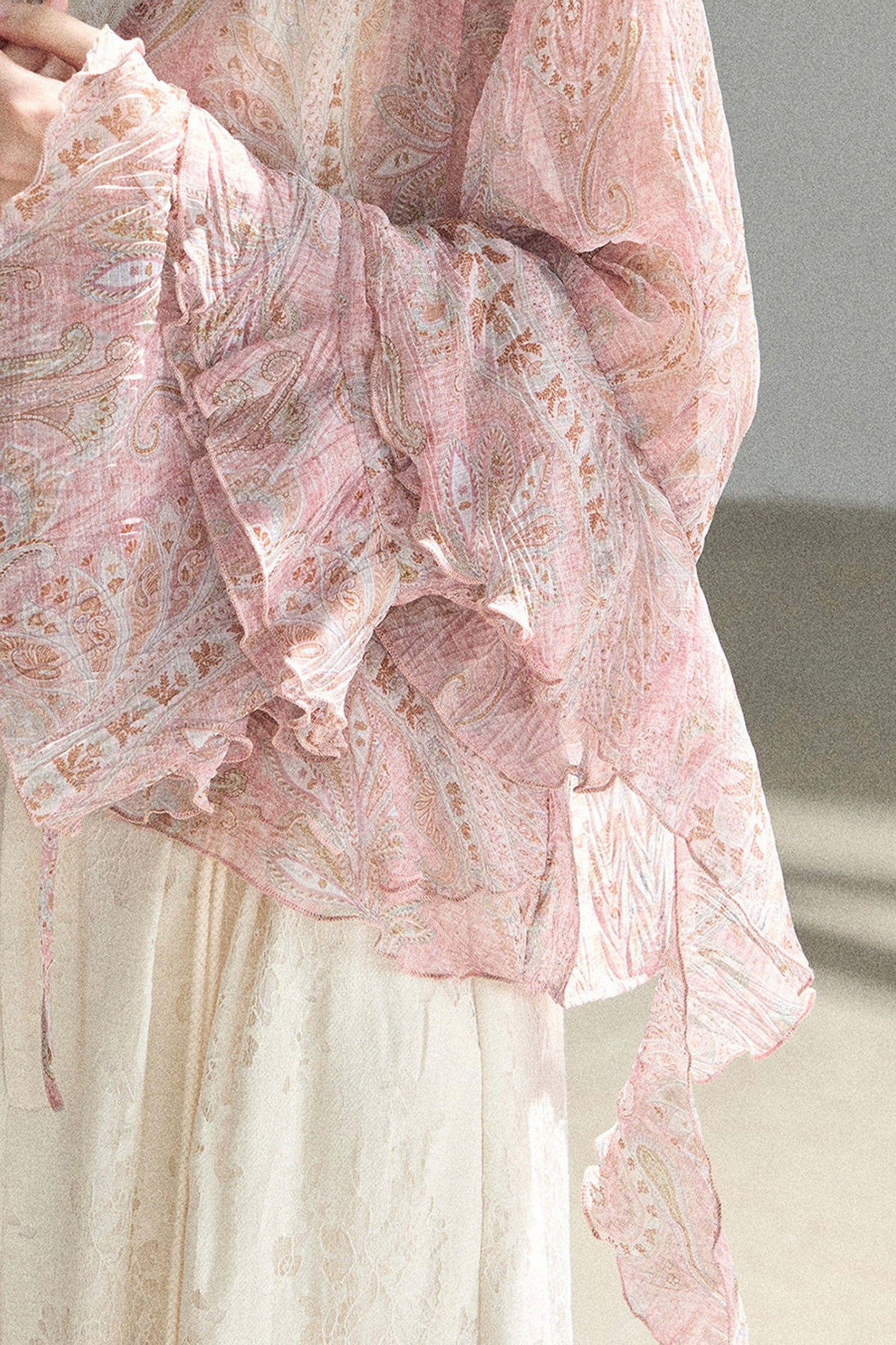 Chiffonbluse mit Glockenärmeln