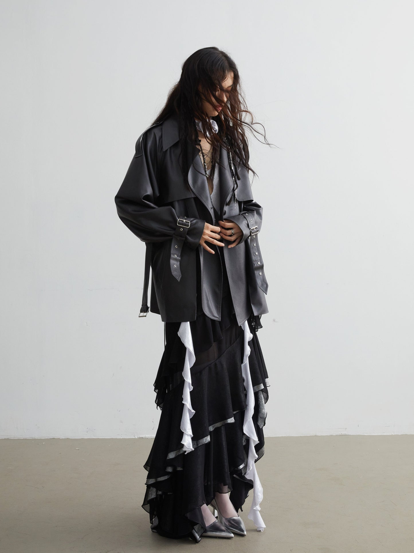 Matte schwarze Leder Saumschlitz kurzer Jacke