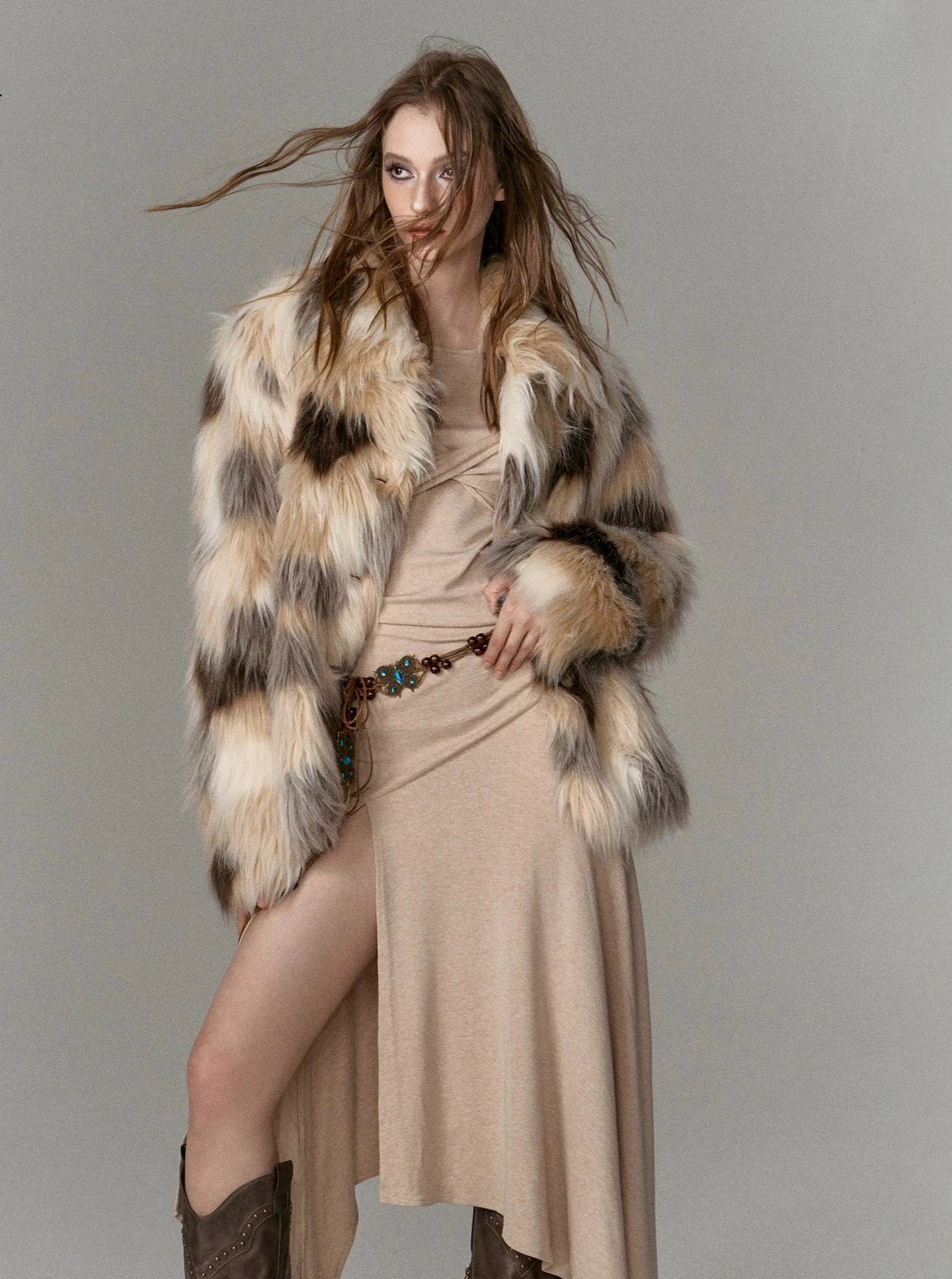 불규칙한 슬릿 드레스