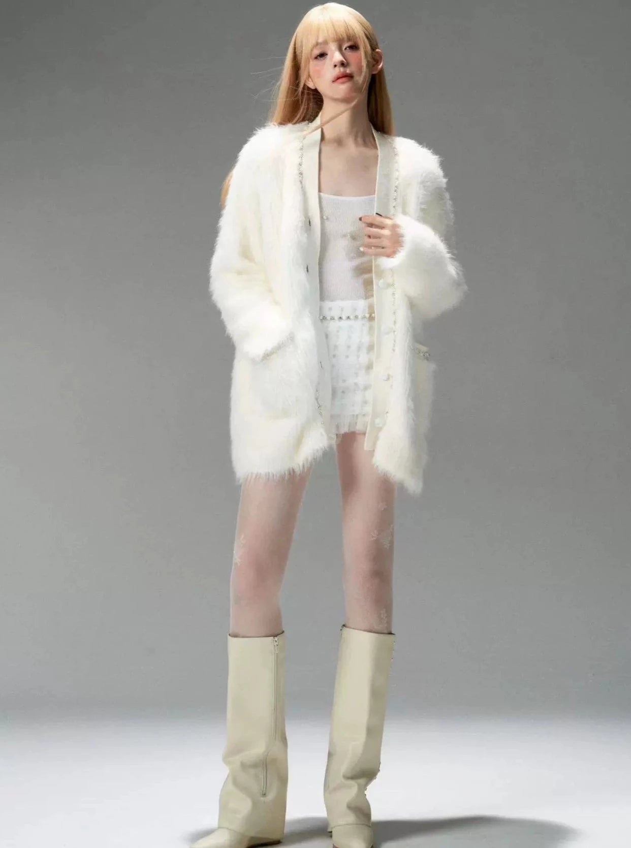 느슨한 청키 스웨터 가디건 재킷을 짜십시오