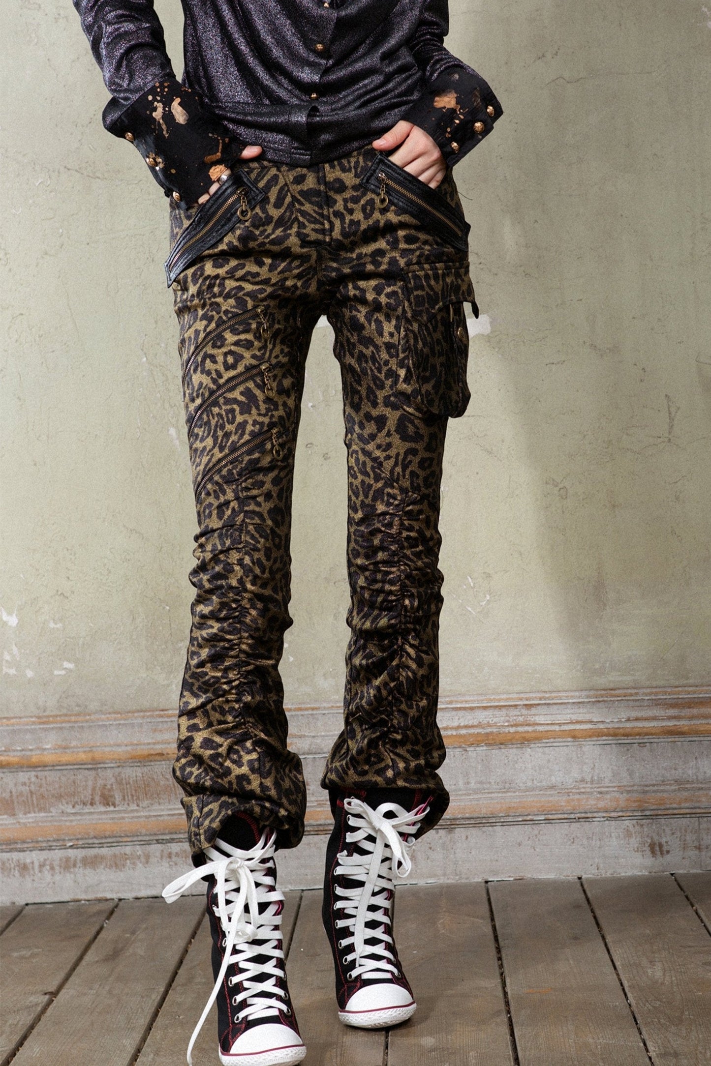 Low-Rise Leopard Print Trousers