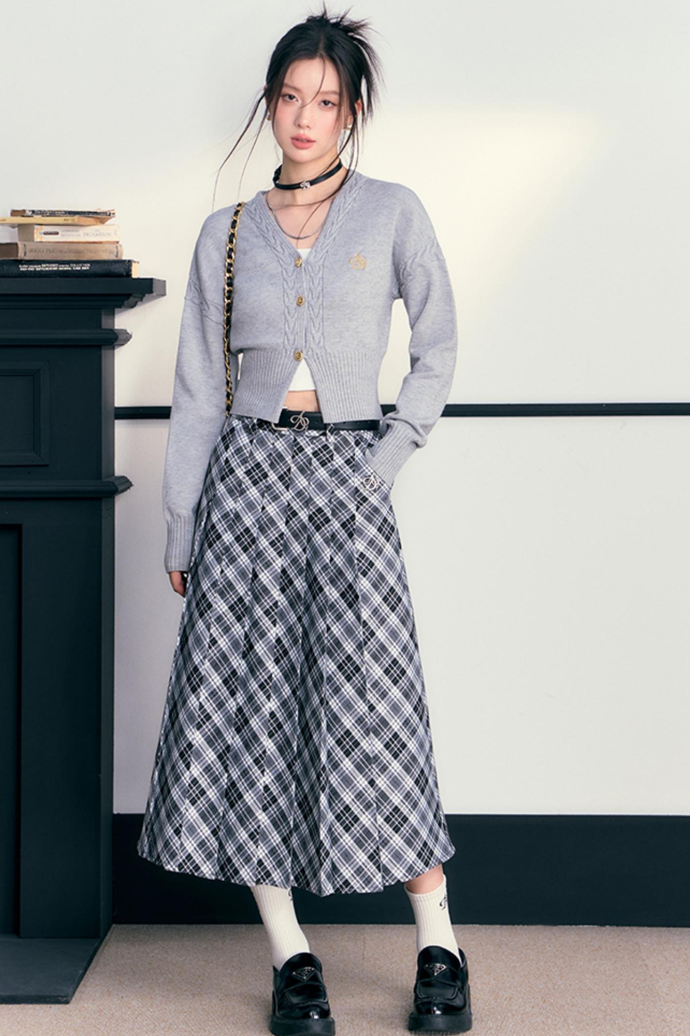 Embroidered V-Neck Short Knit Cardigan