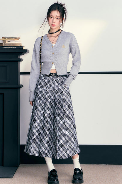 Embroidered V-Neck Short Knit Cardigan