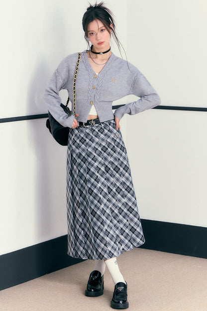 Embroidered V-Neck Short Knit Cardigan