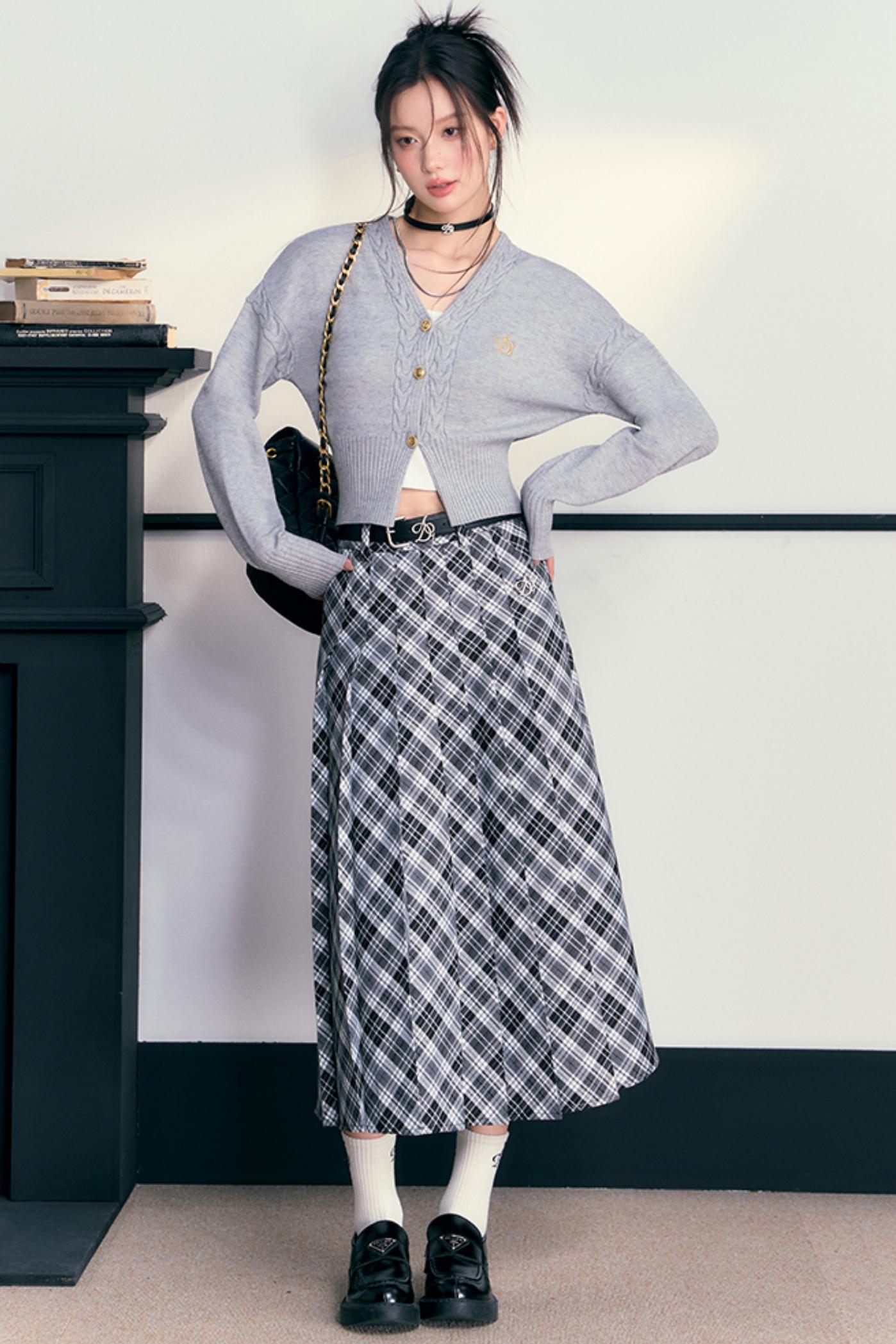 Embroidered V-Neck Short Knit Cardigan