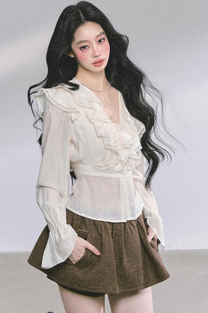 Slimming V-Neck Lace Top