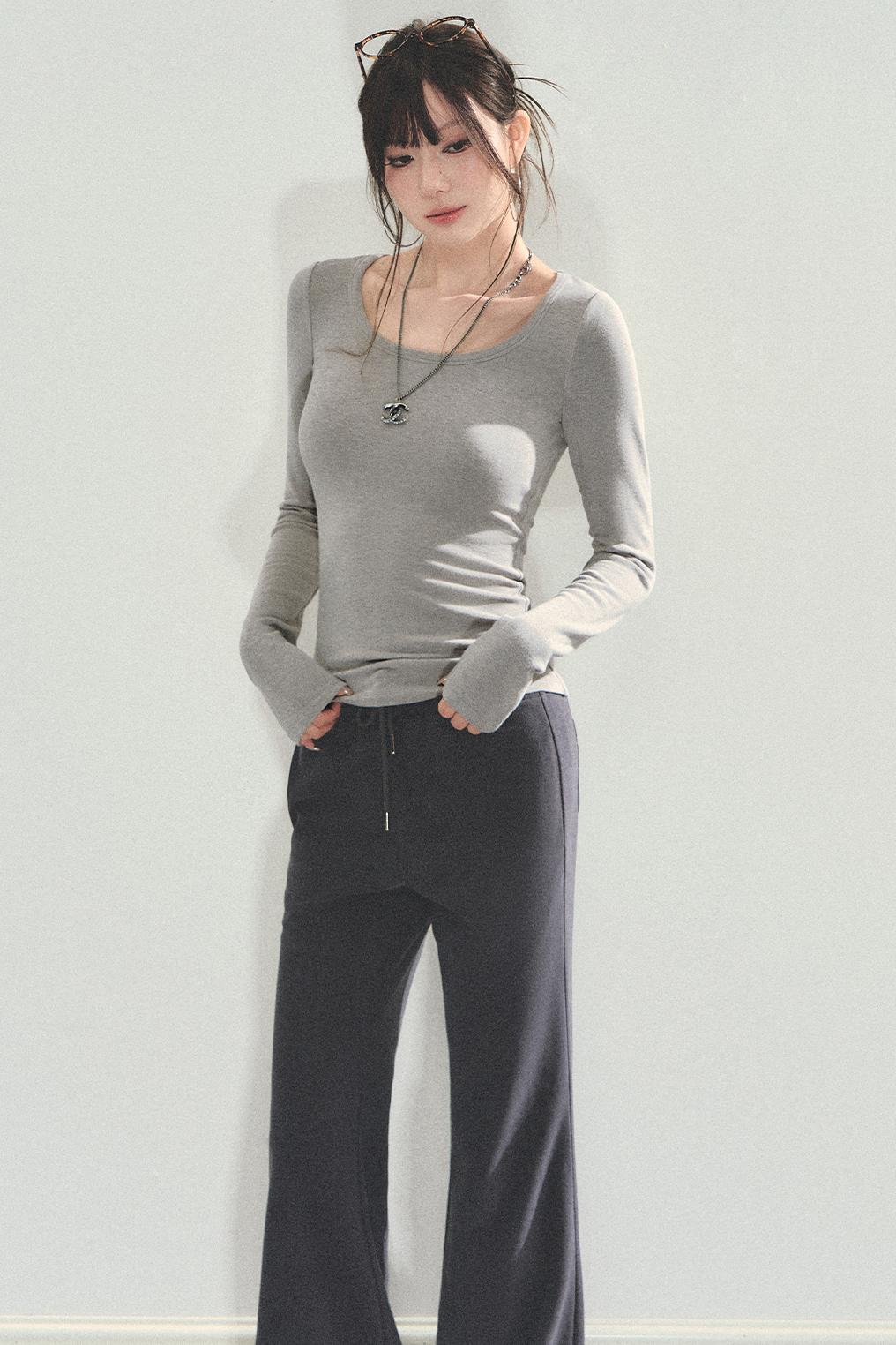 Slimming U-Neck Long-Sleeved T-Shirt