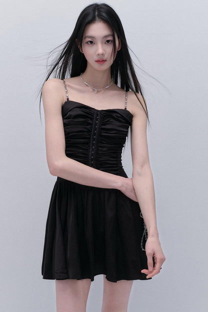 Fließendes Satin-Silhouette-Kleid 