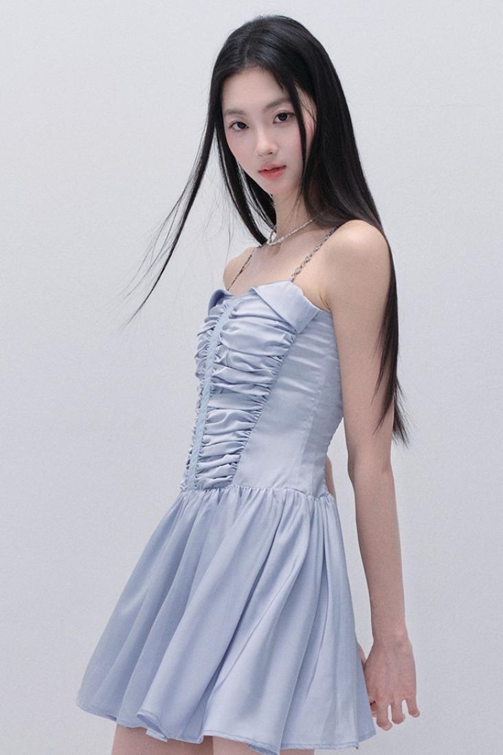 Fließendes Satin-Silhouette-Kleid 