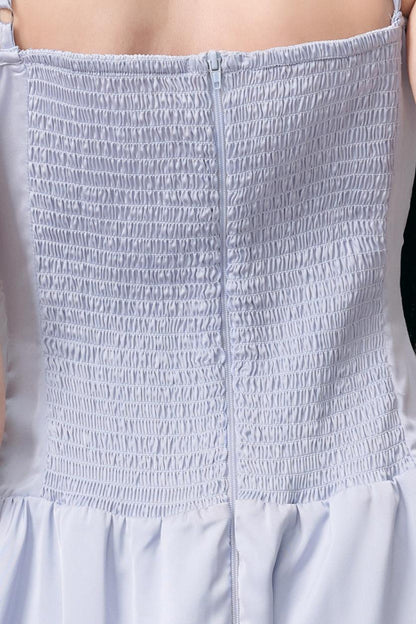 Fließendes Satin-Silhouette-Kleid 