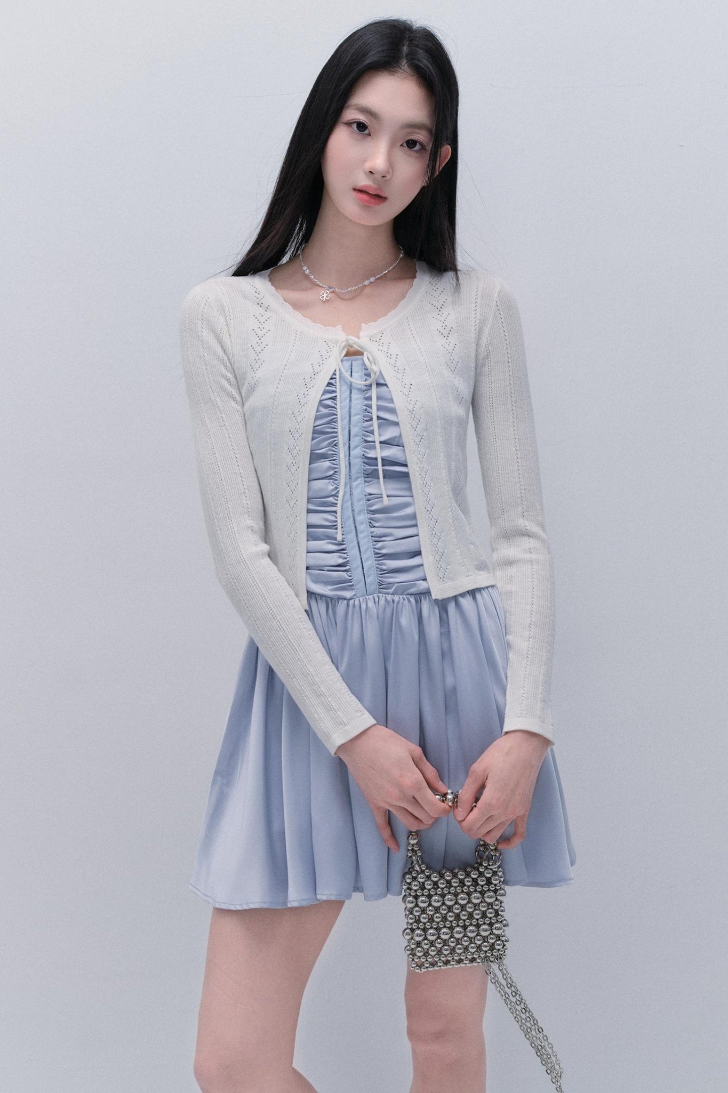 Fließendes Satin-Silhouette-Kleid 