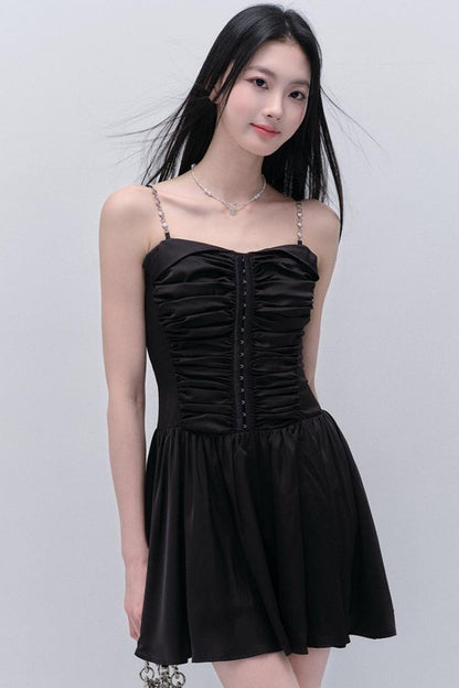 Fließendes Satin-Silhouette-Kleid 