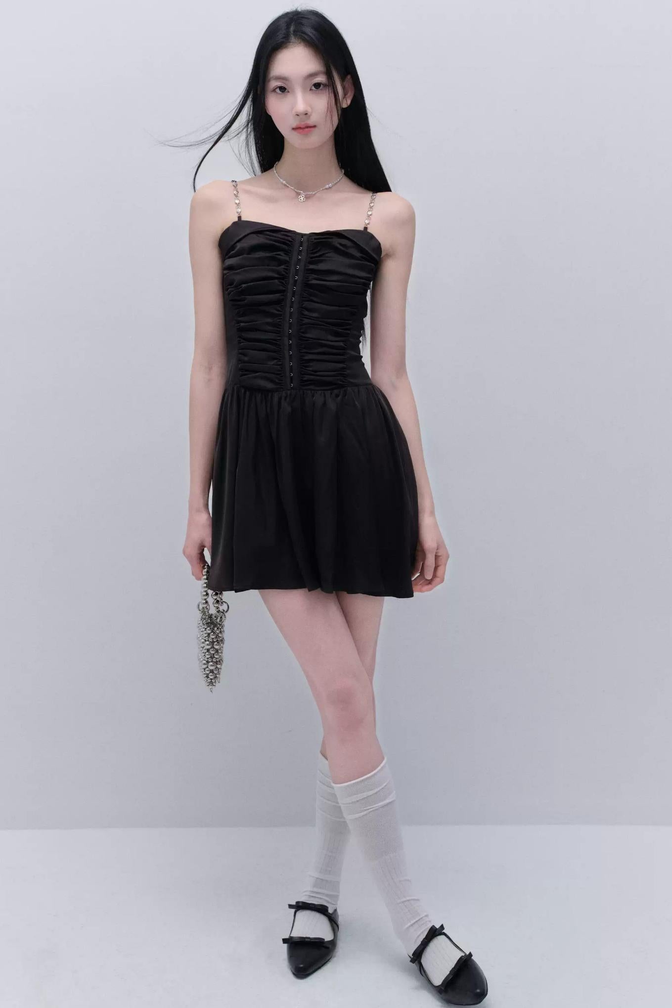 Fließendes Satin-Silhouette-Kleid 