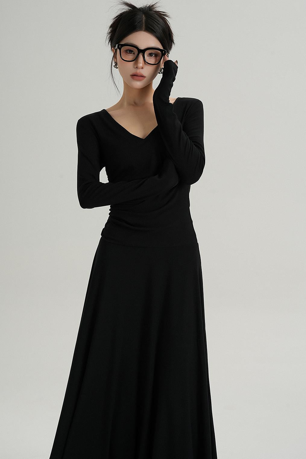 브이넥 블랙 롱 드레스 