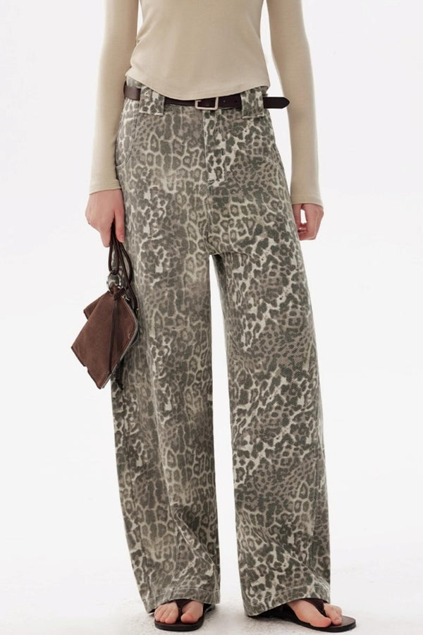 Versatile Silhouette Scimitar Pants