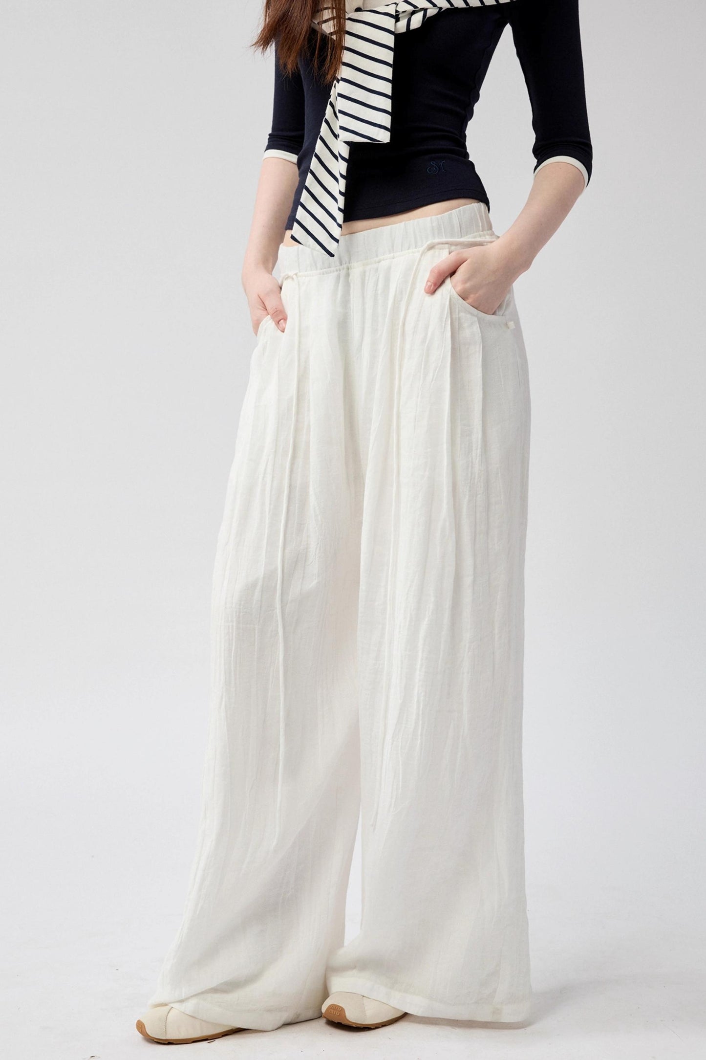 Smooth Line White Pants