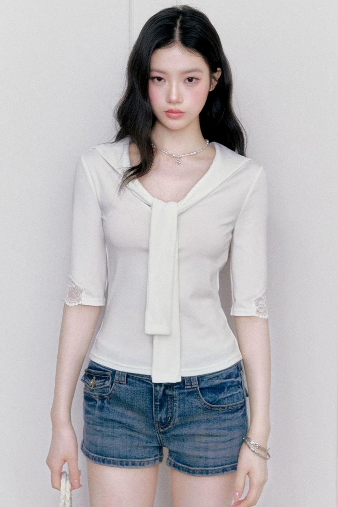사랑스러운 끈 장식 상의 셋업