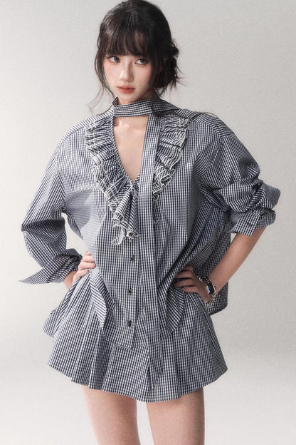 Ensemble chemise à carreaux bleus et dentelle