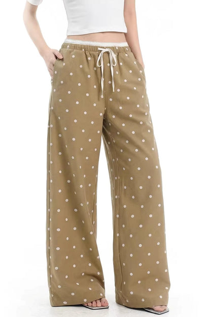 Pantaloni lunghi ampi e modellanti