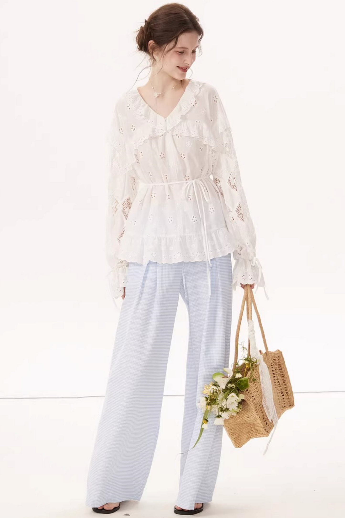Blusa bordada con mangas farol