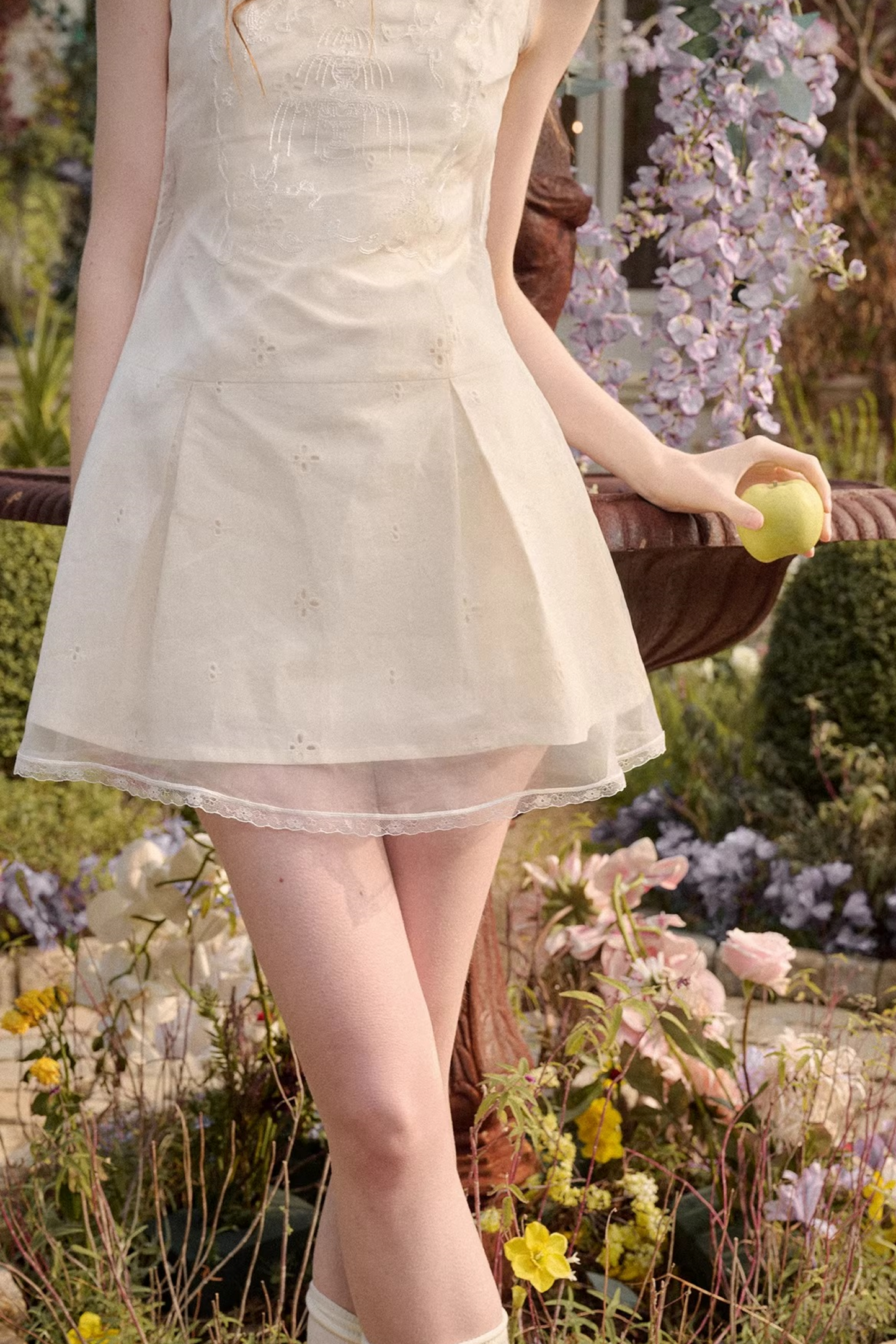 Himmelinsel-besticktes Kleid