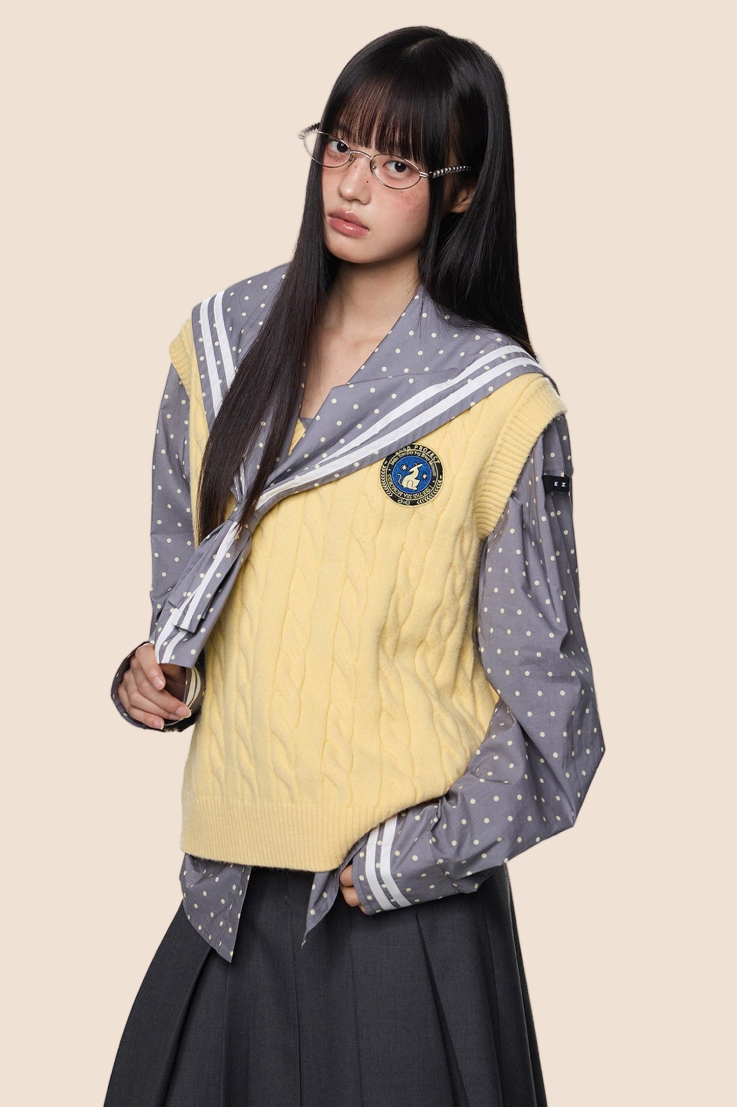 Twisted Flower V-Neck Knit Vest