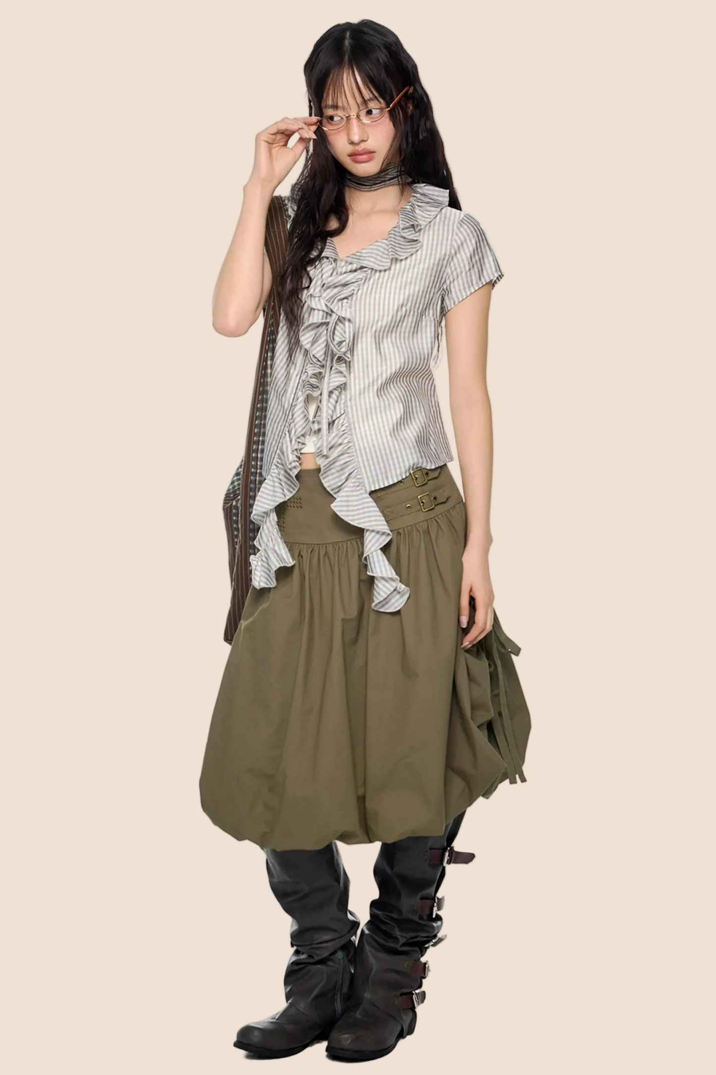 Blusa a quadri con pizzo e scollo a V