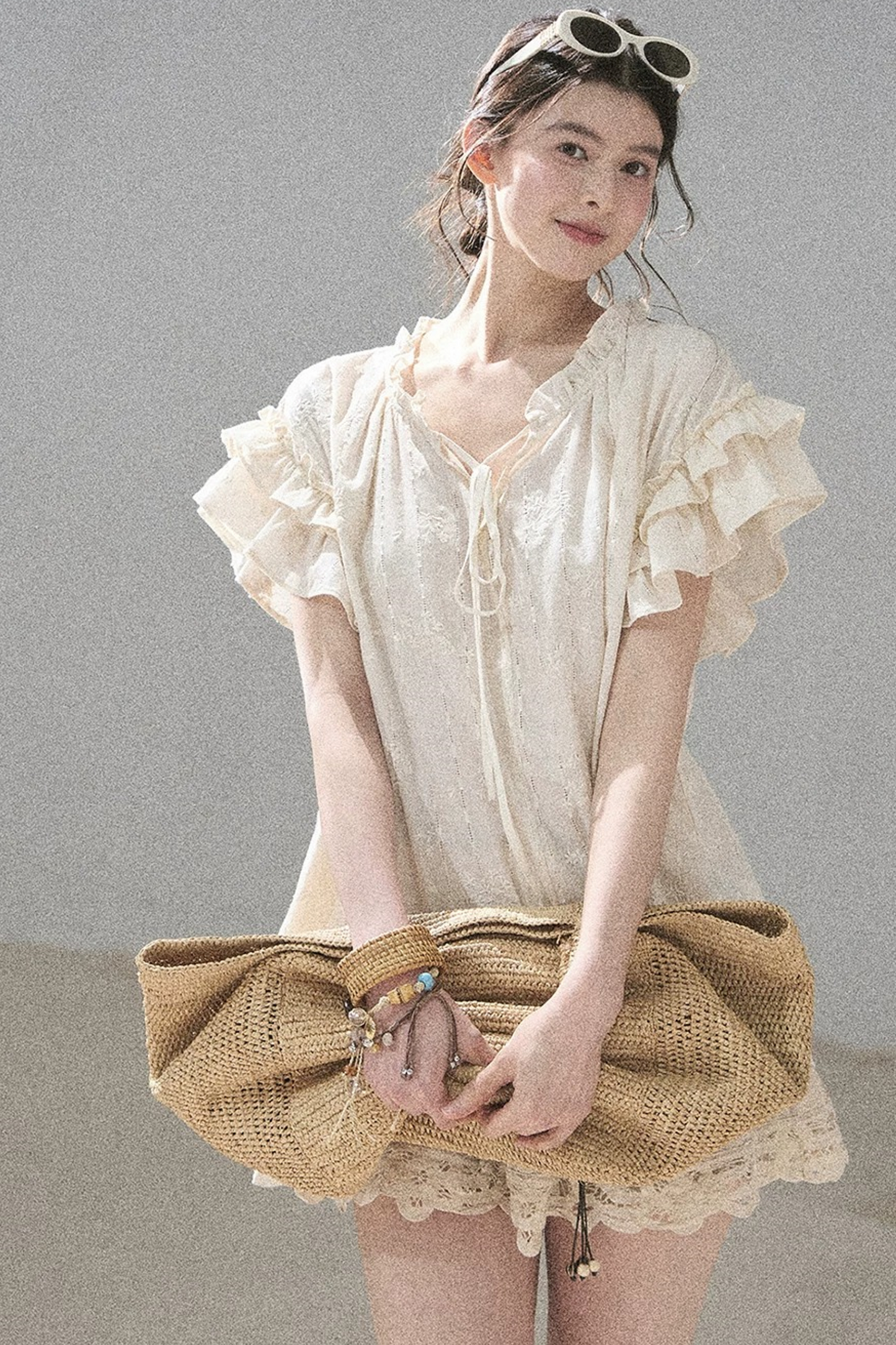 Bestickte V-Ausschnitt-Bluse