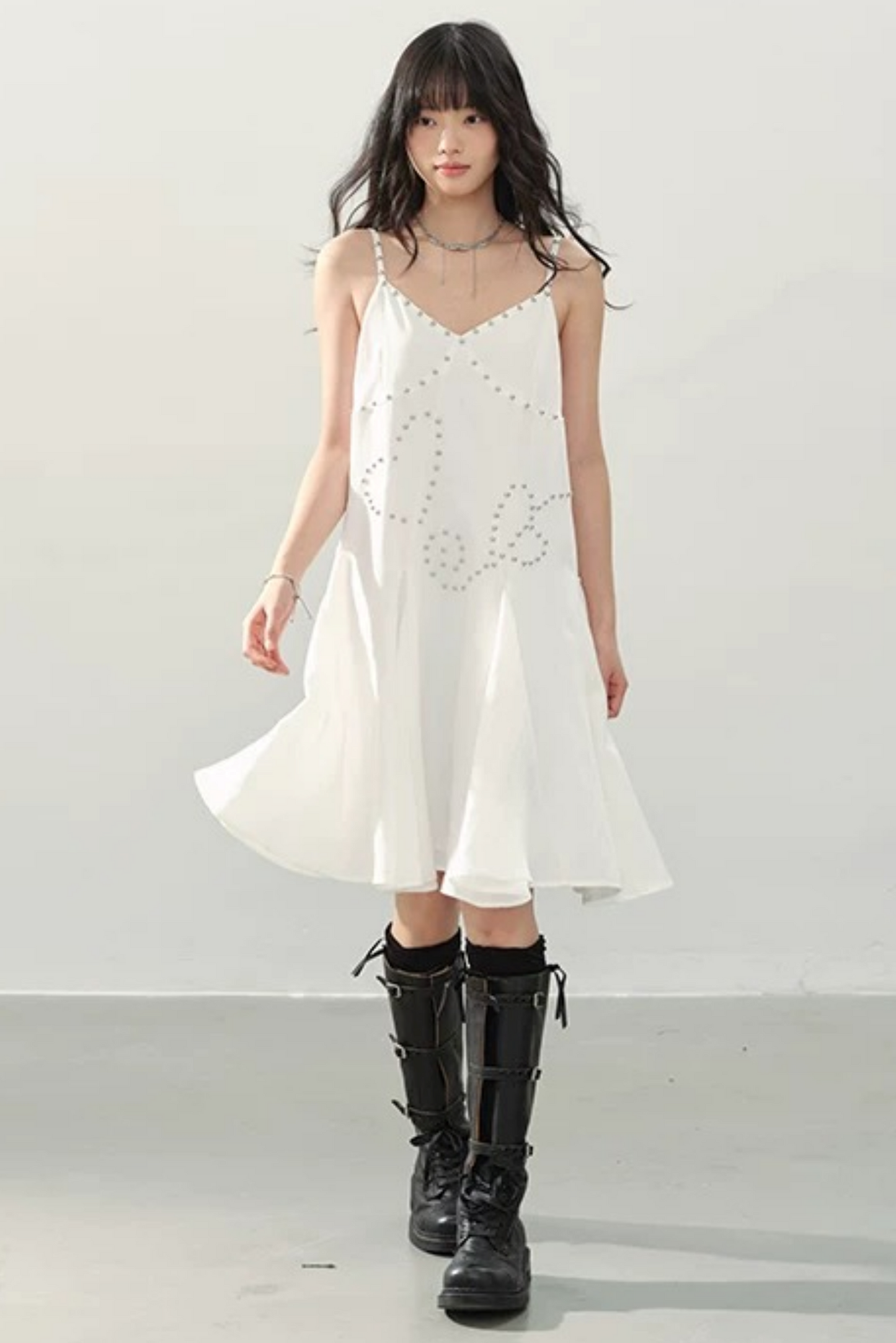 Abito con bretelle a stella argentata