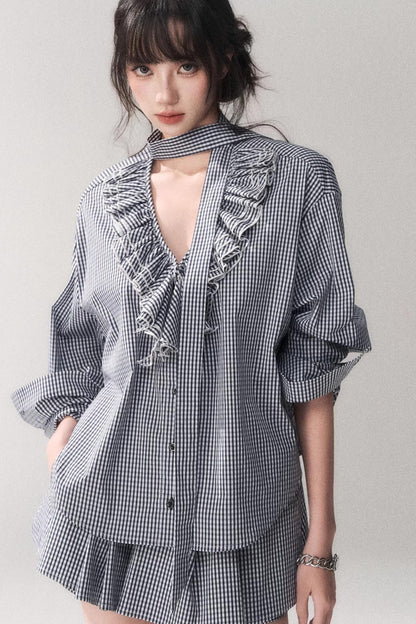 Ensemble chemise à carreaux bleus et dentelle