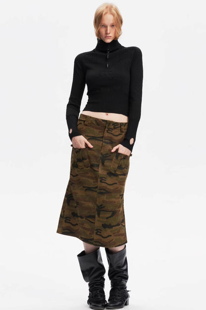 Half-Turtleneck Zip-Up Knitted Design Top