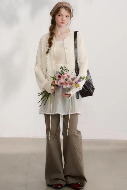 밤색 손으로 말아 올린 플레어 팬츠