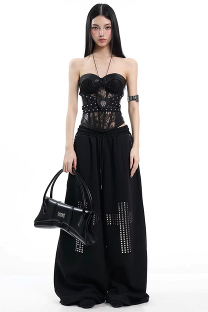 Schwarze Weste mit Spitze und Nieten