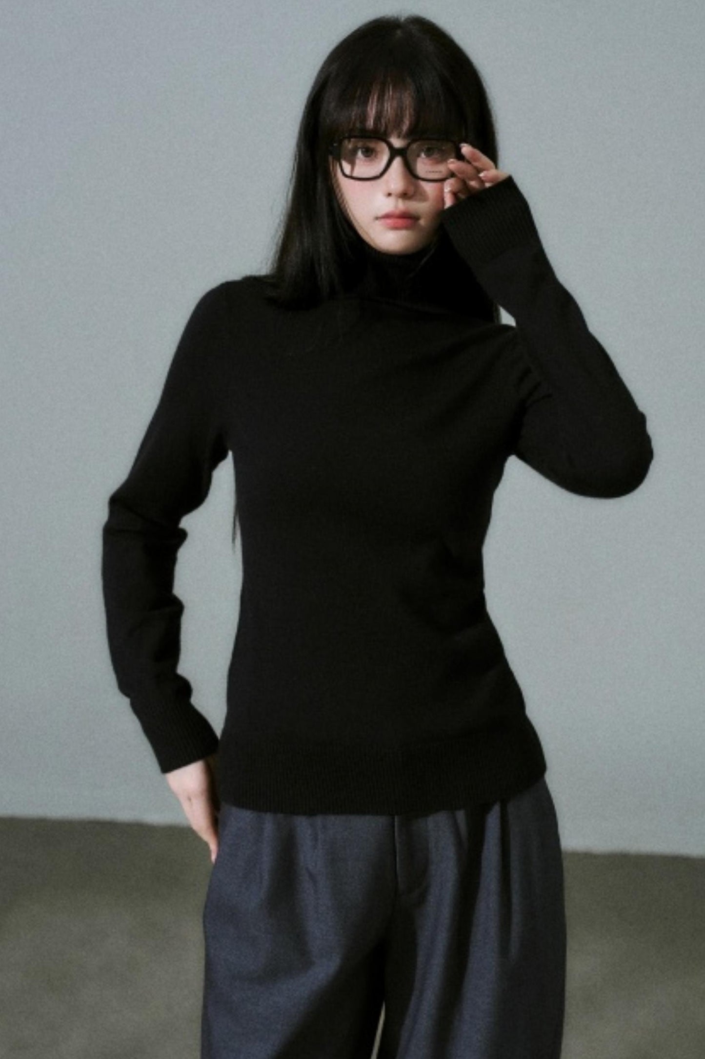 Versatile Elastic Turtleneck Sweater