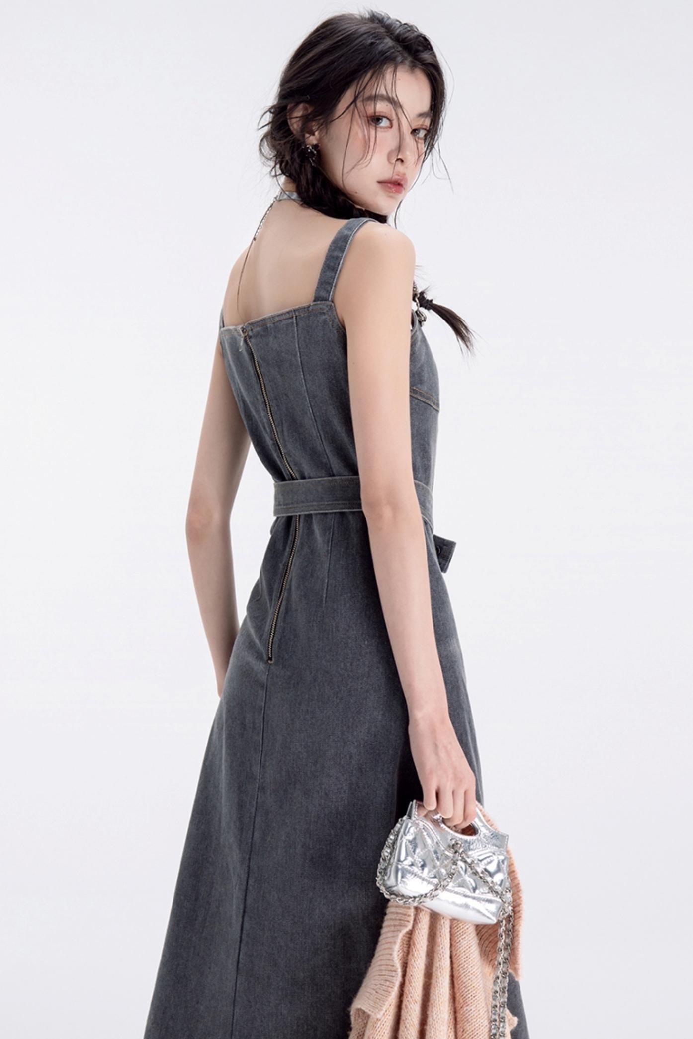 Robe à bretelles en denim lavé déchiré 