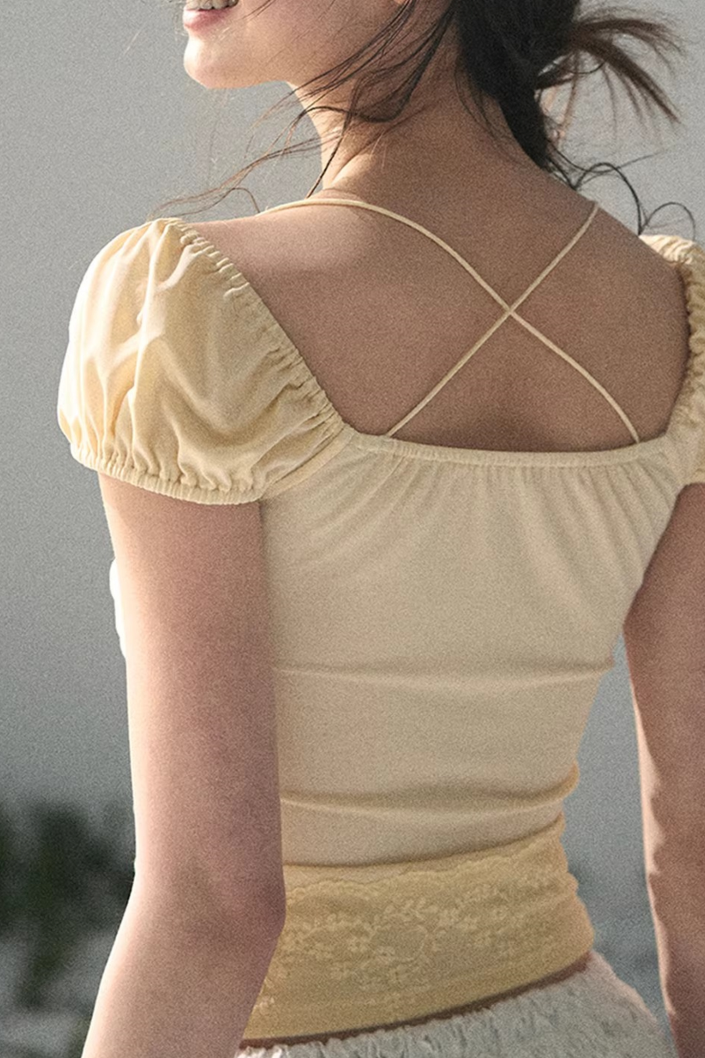 Haut dos nu en dentelle de rêve