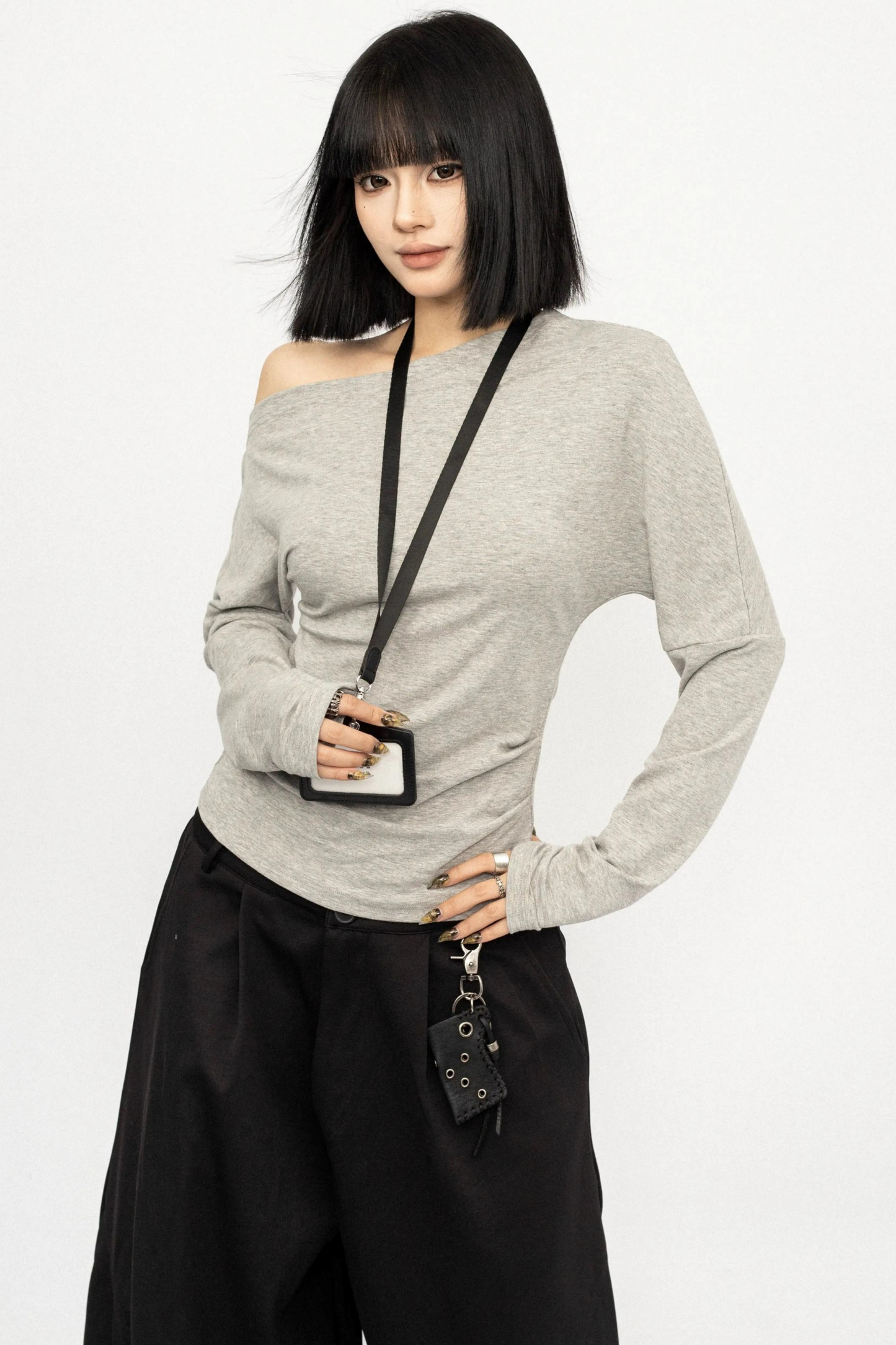 오프숄더 슬리밍 블라우스