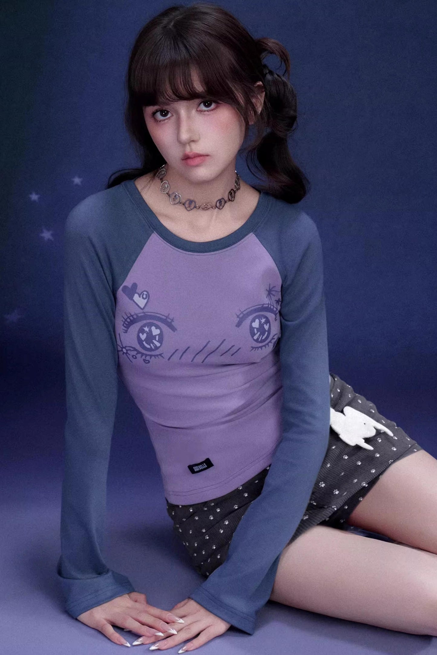 만화 눈매 래글런 티셔츠