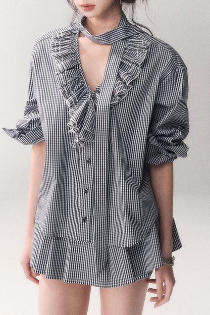 Ensemble chemise à carreaux bleus et dentelle
