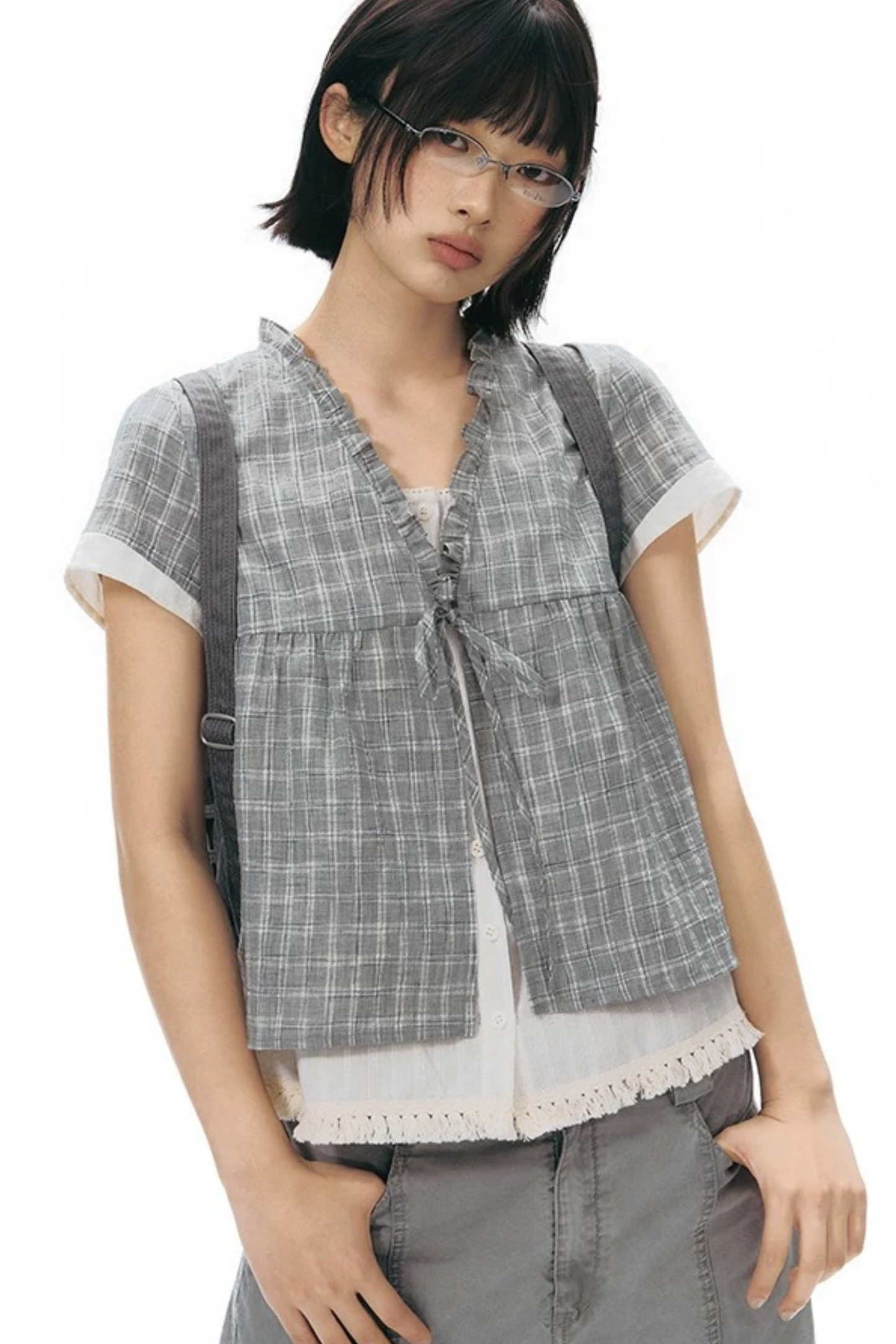 Camicia a quadri con volant e scollo a V