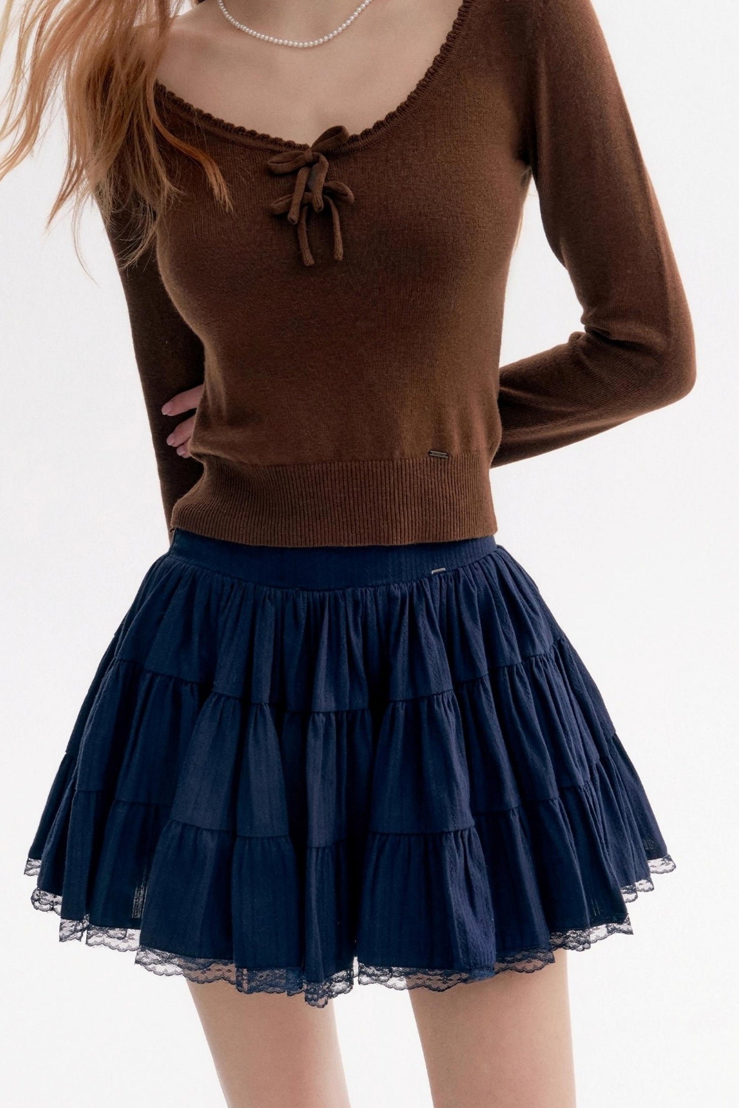 Bow Wavy Lace U-Neck Slim Top