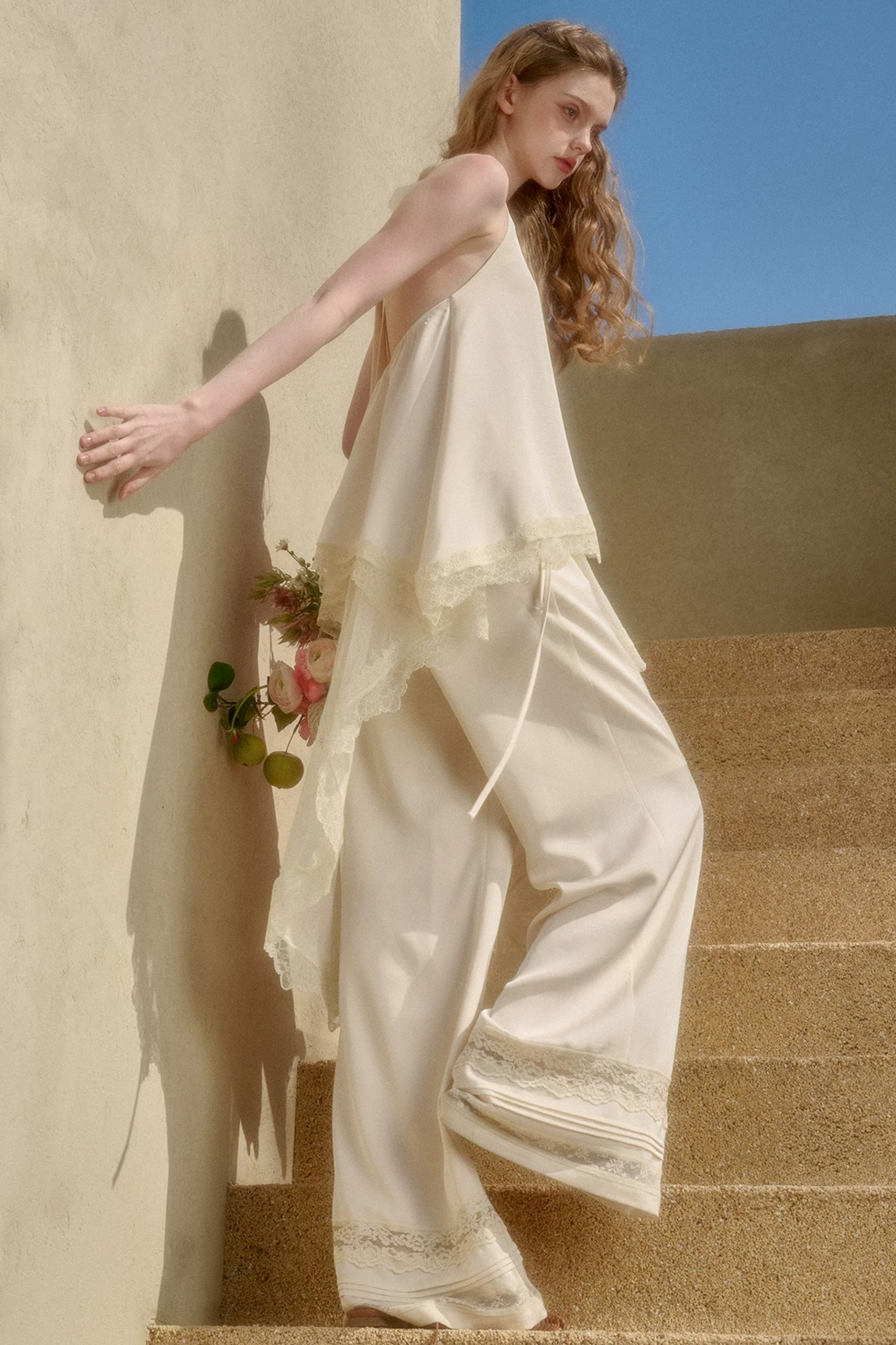 Conjunto de traje de satén de encaje de perlas