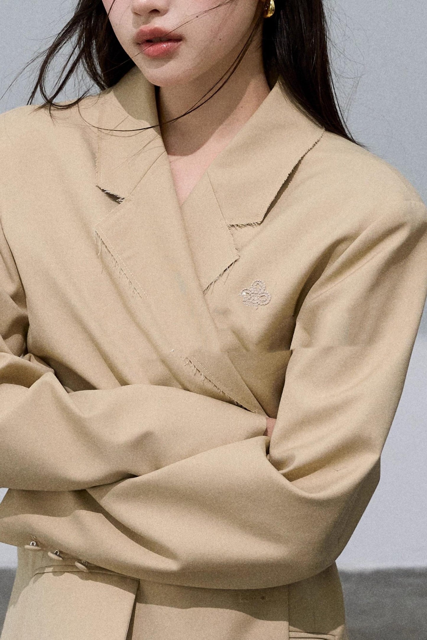 Wide-Shouldered Textured Khaki Short Jacket